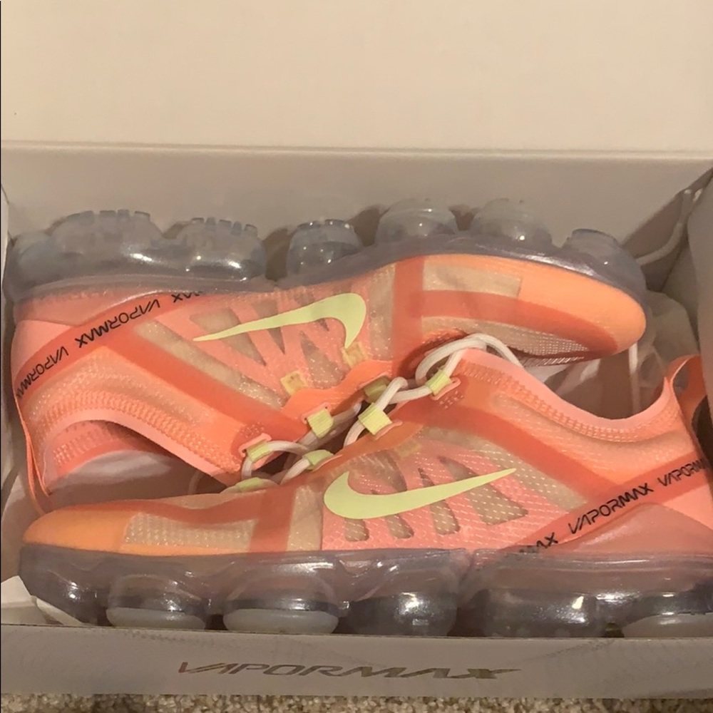 AIR VAPORMAX LIKE NEW WORN ONCE FOR A FEW HRS